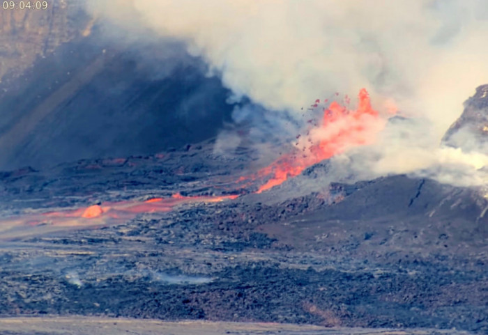 (FOTO/VIDEO) Na Havajima ponovo proradio vulkan Kilauea, izbacuje lavu do 305 metara visine
