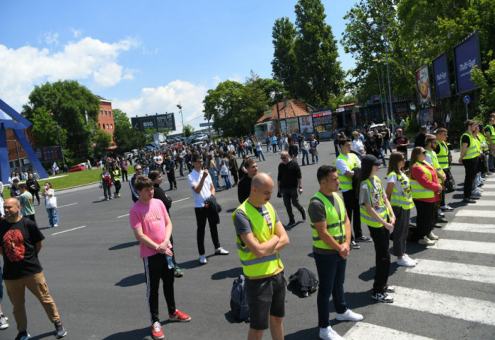 Drugi dan blokade Bogoslovskog fakulteta: Studenti tvrde da postoji spisak i da se puštaju samo oni koji polažu ispit