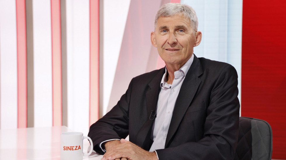 (VIDEO) Ljubodrag Savić u Sintezi: Uništili smo sve velike fabrike, nije dovoljno da imamo infrastrukturu i strane firme