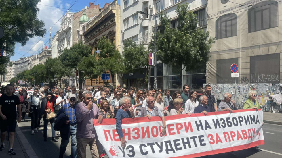 (FOTO/VIDEO) Završen protest penzionera u Beogradu: Predali zahteve Vladi, traže poboljšanje materijalnog statusa