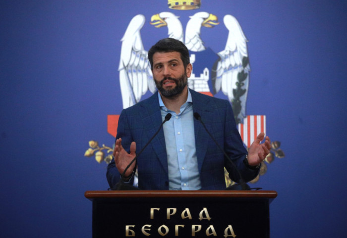 Šapić: Povećavamo vrednost novogodišnjih vaučera za decu i zaposlene u prosveti na 10.000 dinara