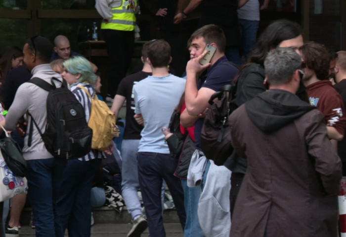 (VIDEO) Velika previranja na fakultetima: Studenti blokiraju Bogoslovski, profesori rešeni da sprovedu ispitne rokove