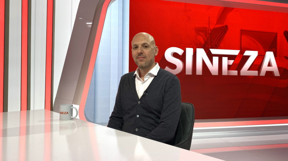 (VIDEO) Novinar Daniel Šunter u Sintezi: Amerika je vojno prisutna u Evropi i spremna na eskalaciju sukoba