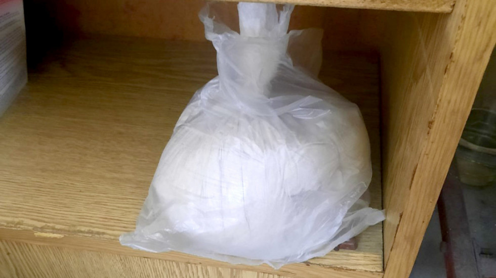 (FOTO) Hapšenje zbog prodaje droge u Beogradu: Zaplenjeno tri kilograma kokaina i heroin