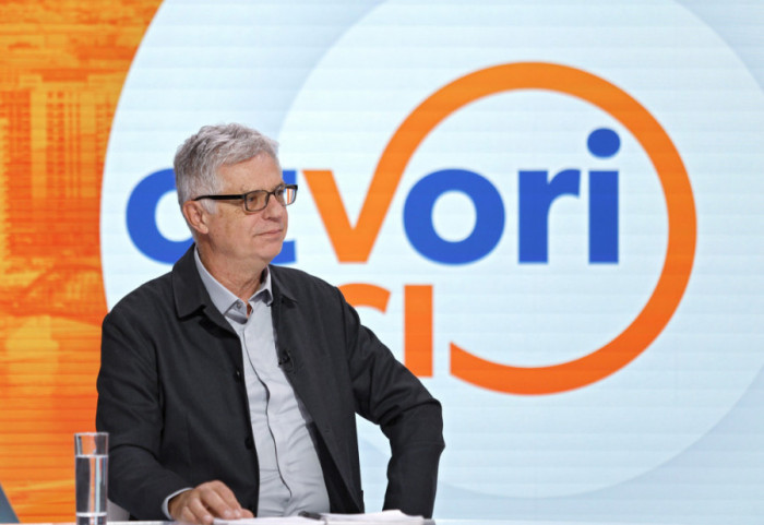 (VIDEO) Stručnjak za Newsmax Balkans: Zašto pojeftinjenje nafte ne znači i jeftinije gorivo u Srbiji