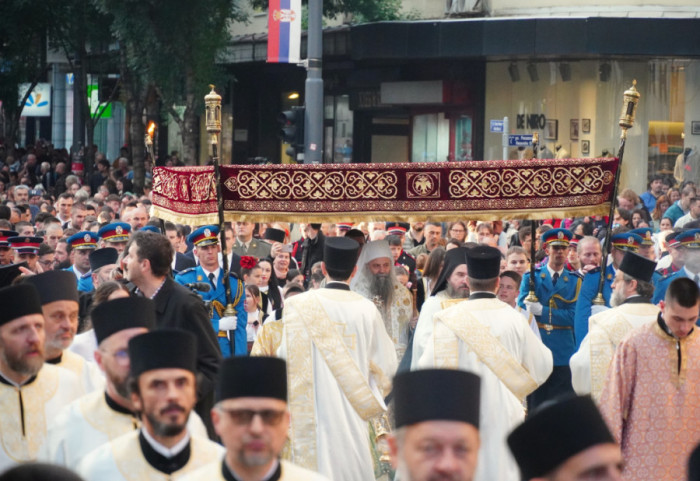 Vernici čekaju da se poklone Pojasu Presvete Bogorodice: Poznato kuda će se kretati Spasovdanska litija