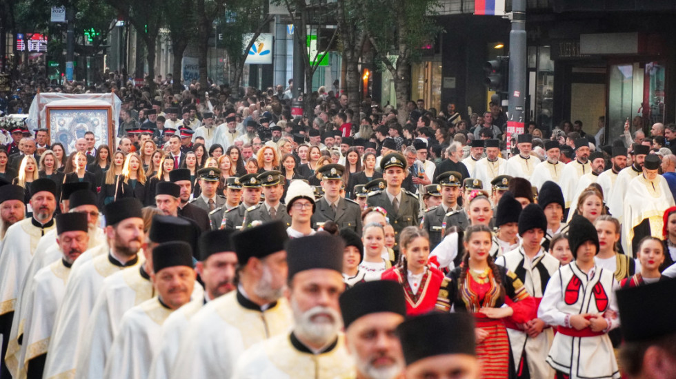 (FOTO) Slavi se Spasovdan: Litija stigla do Slavije gde je održana molitva