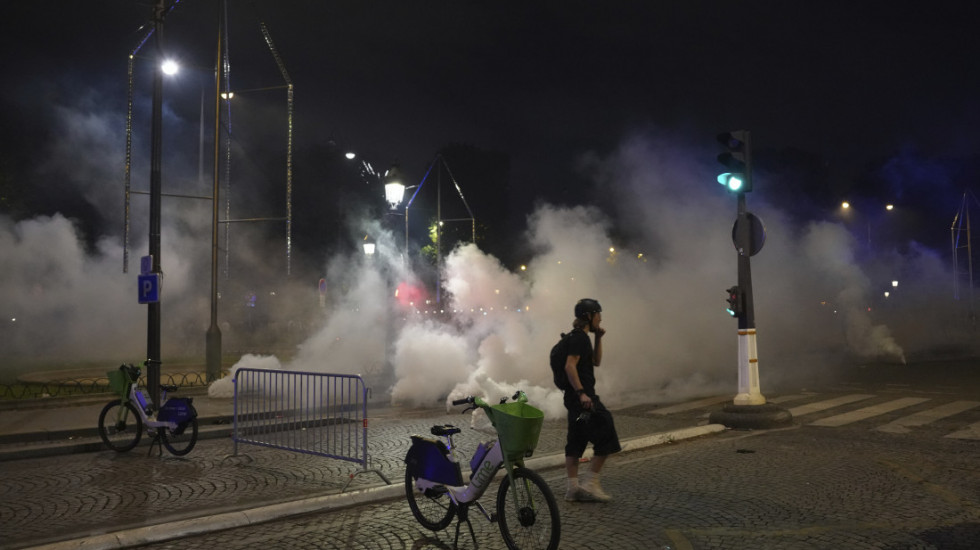 (FOTO/VIDEO) Novi incident u Francuskoj: Zaleteo se automobilom u navijače PSŽ, jedna osoba životno ugrožena