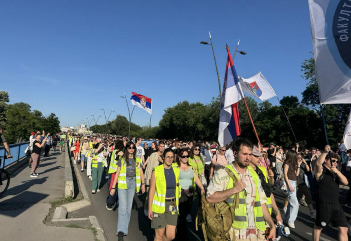 (VIDEO) Protest "Vostani Serbije" u 32 grada: Počela blokada Brankovog mosta i Gazele u Beogradu, saobraćaj obustavljen