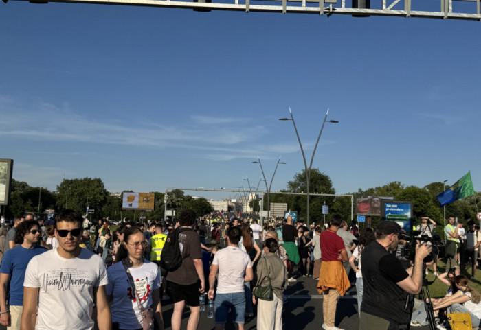 (VIDEO) Protest "Vostani Serbije" u 32 grada: Počela blokada Brankovog mosta i Gazele u Beogradu, saobraćaj obustavljen