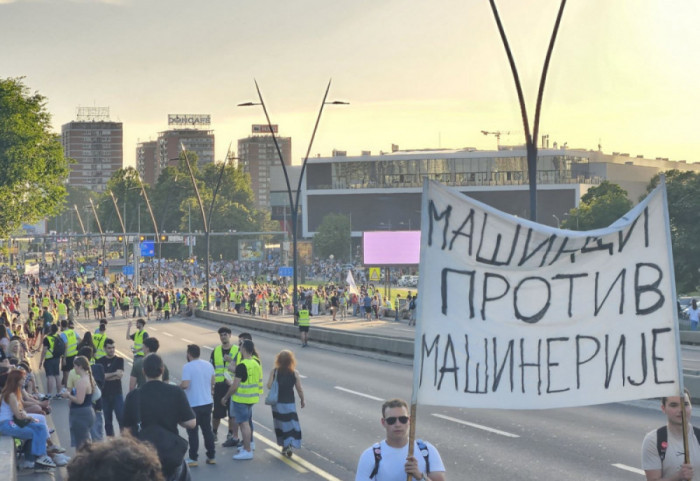 (VIDEO) Protest "Vostani Serbije" u 32 grada: Blokirani Brankov most i Gazela u Beogradu, počeli govori širom zemlje