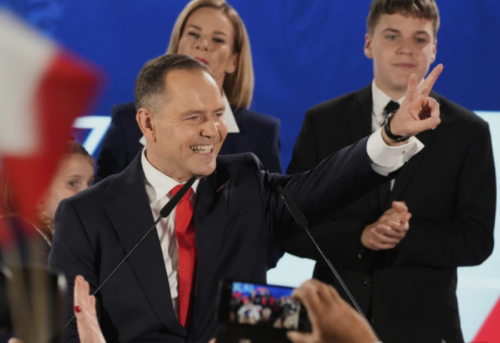 Amaterski bokser, učestvovao u tučama navijača: Ko je Karol Navrocki, novi predsednik Poljske kog je podržao Tramp