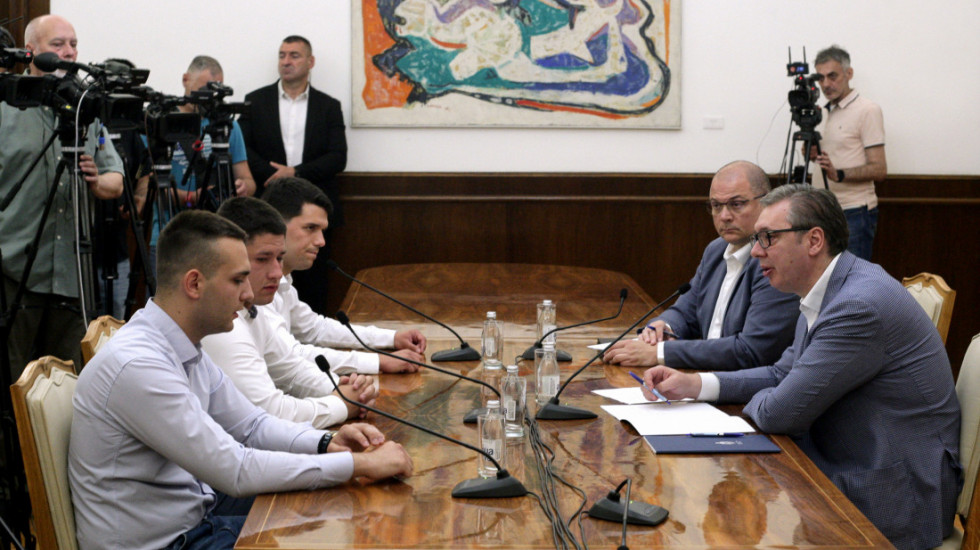 Vučić na sastanku sa studentima iz Pionirskog parka: Veoma sam zabrinut zbog najave o štrajku glađu