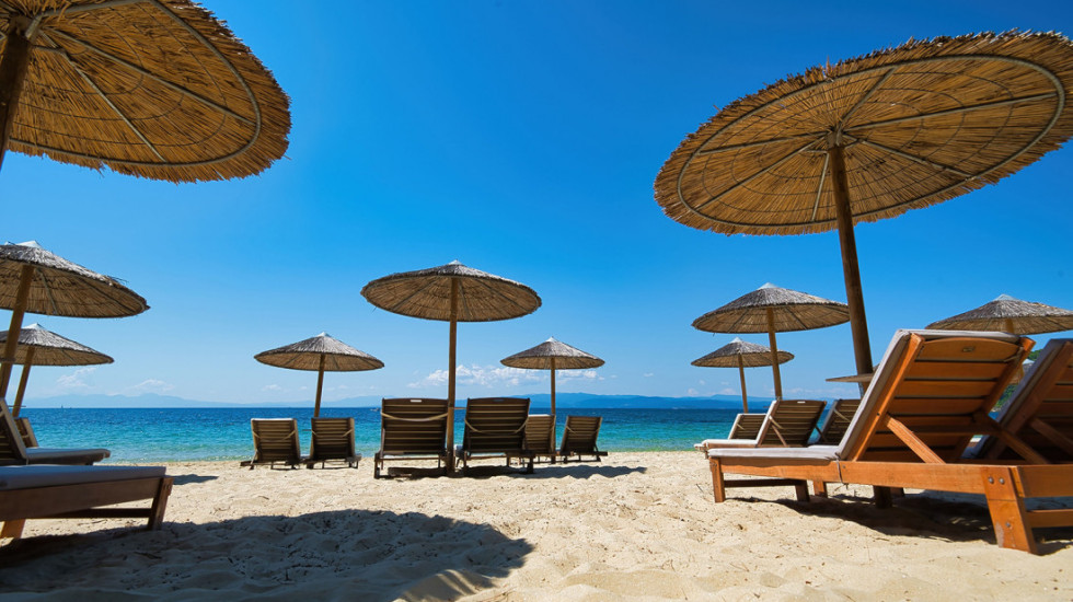 Gde ćemo letovati ove godine: Avio-karte i benzin skuplji, građani Srbije menjaju planove zbog rata na Bliskom istoku