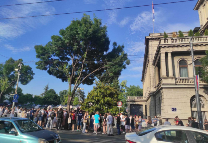 (VIDEO) Protest ispred Predsedništva zbog napada na studenta Pravnog fakulteta
