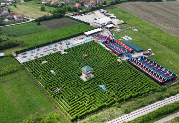 (FOTO/VIDEO) Bora lavirint u srcu Šumadije: Najveći zabavni park na Balkanu, sa najdužom stazom u Evropi
