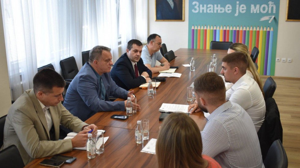 Ministar prosvete razgovarao sa predstavnicima SKONUS: "Povratak na nastavu je hitan"
