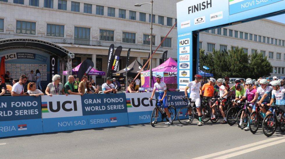 (FOTO) Otvorena biciklistička trka "Gran fondo Novi Sad 2025", preko Dunava i Fruške gore