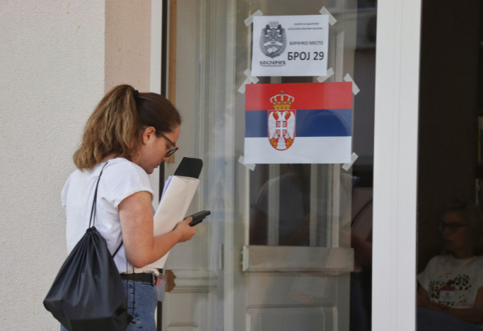(FOTO/VIDEO) Lokalni izbori: Zatvorena birališta - u Kosjeriću do 19 časova glasalo 82 odsto birača, u Zaječaru 59,6