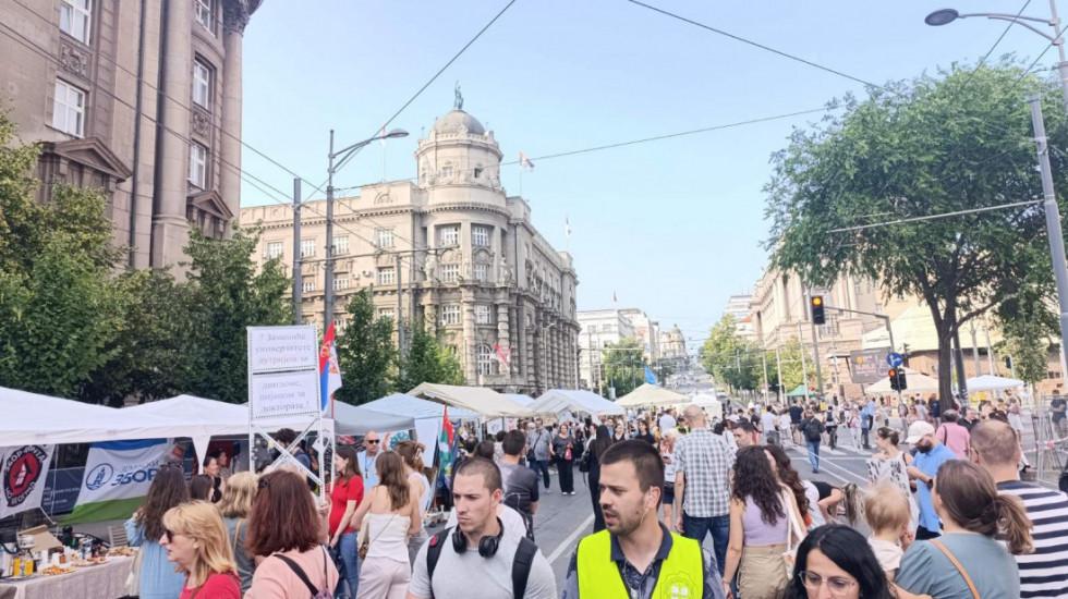 Nastavljen protest zaposlenih na univerzitetu ispred Vlade Srbije, zbog blokade saobraćaja izmene na linijama GSP