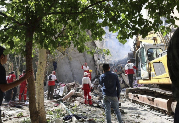 (FOTO/VIDEO) Napad Izraela na Iran: Nove eksplozije u Teheranu, aktivirana protivvazdušna odbrana, najmanje 18 poginulih