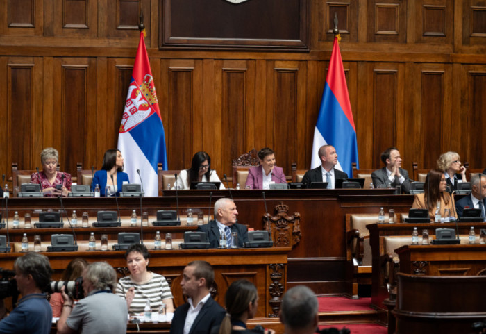 Sednica Skupštine Srbije: Ministar informisanja prozvan da nije radio u medijima, on kaže da jeste - teoretski