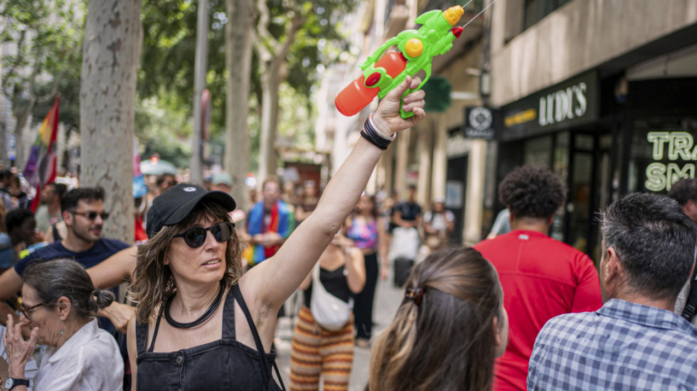 (FOTO) Španci prskali turiste vodenim pištoljima na protestu: "Masovni turizam ubija grad"