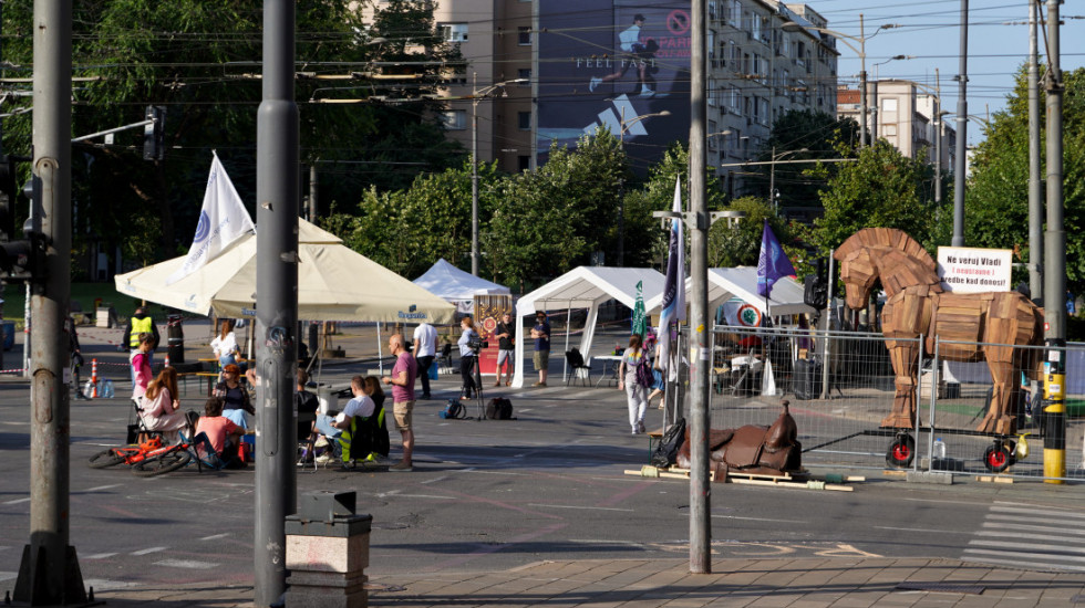 Deveti dan protesta članova akademske zajednice ispred Vlade Srbije