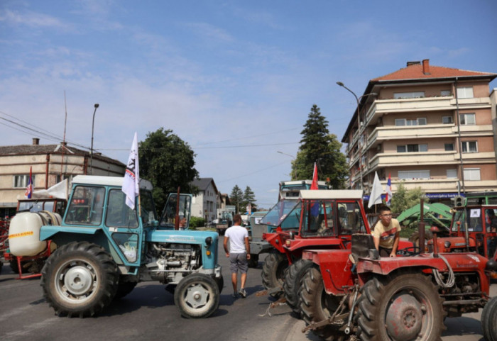 Protest poljoprivrednika u Bogatiću: Nezadovoljni otkupnim cenama proizvoda, traže sastanak sa ministrom