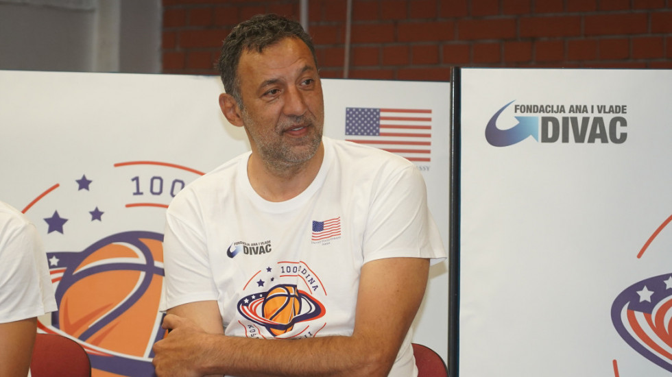 Vlade Divac pao s motora na Crnogorskom primorju, supruga potvrdila da mu je operisan kuk
