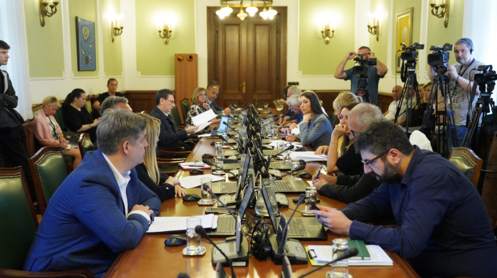 Odbor odlučio da se odloži javno slušanje sa kandidatima za članove REM, opozicija napustila sednicu