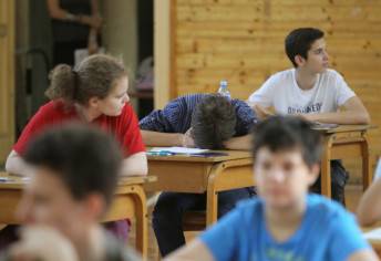 Petak poslednji dan škole za osmake: Kraj nastave za male maturante, završni ispiti od 15. do 17. juna