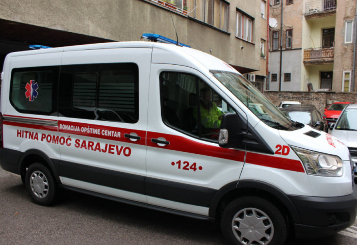 Jedna osoba poginula, tinejdžerki amputirana noga: Tramvaj iskliznuo iz šina u Sarajevu