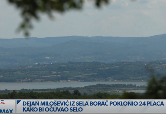 (VIDEO) Dejan poklonio 24 placa u selu kod Knića: Oživeo rodni kraj uz eko naselje "Zlatni vrh"