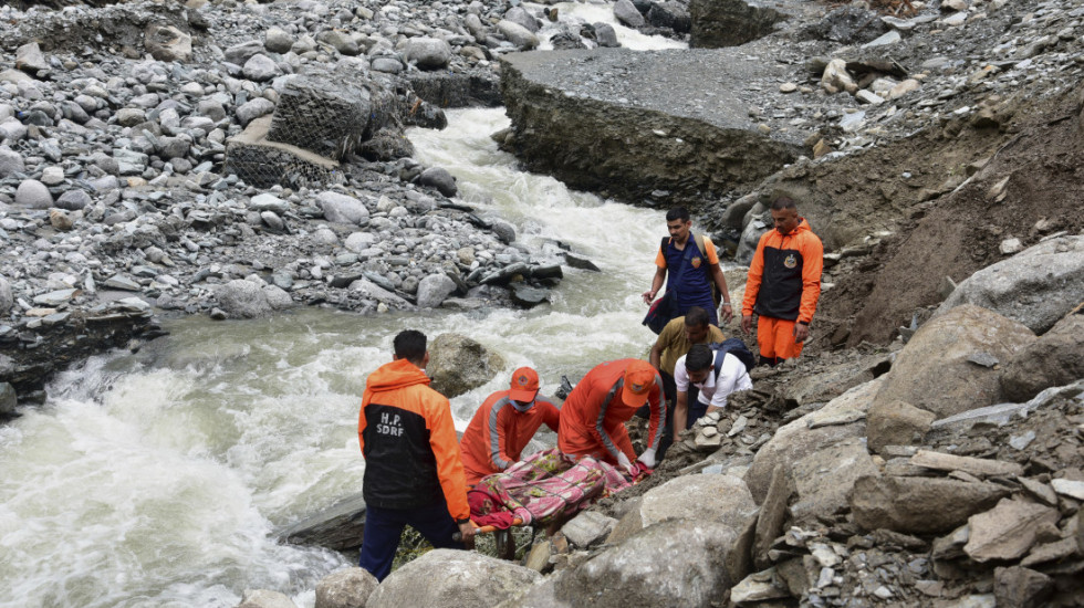 Bujične poplave na severu Indije: Poginule tri osobe, najmanje 20 nestalo
