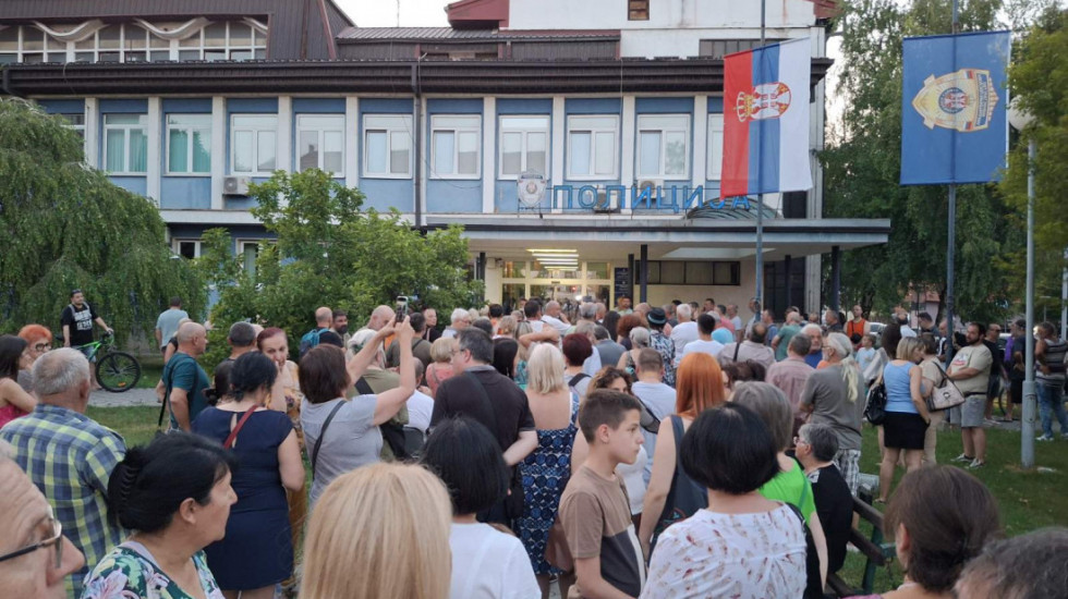 Protest u Zaječaru nakon što su svi prigovori opozicije odbijeni: Građani traže ostaku Zagorke Dolovac