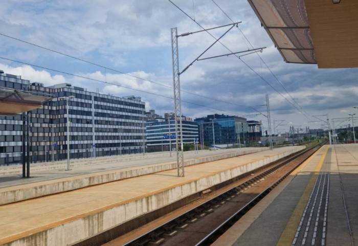 Vozovi i dalje ne saobraćaju, nakon što je u petak stigla dojava o bombama