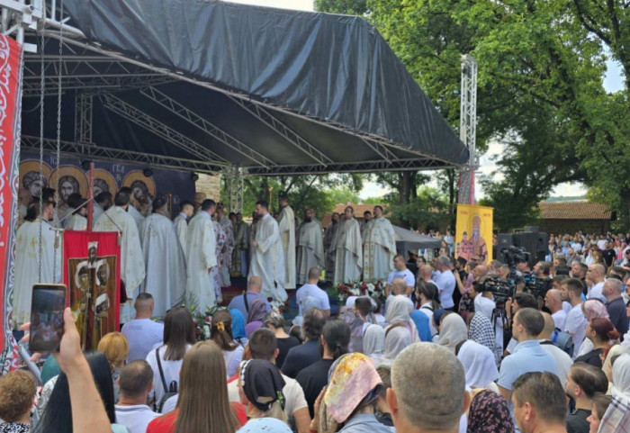 Centralno obeležavanje Vidovdana na KiM počelo liturgijom u manastiru Gračanica