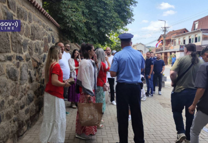 Organizator hodočasničkog putovanja priveden ispred manastira Gračanica