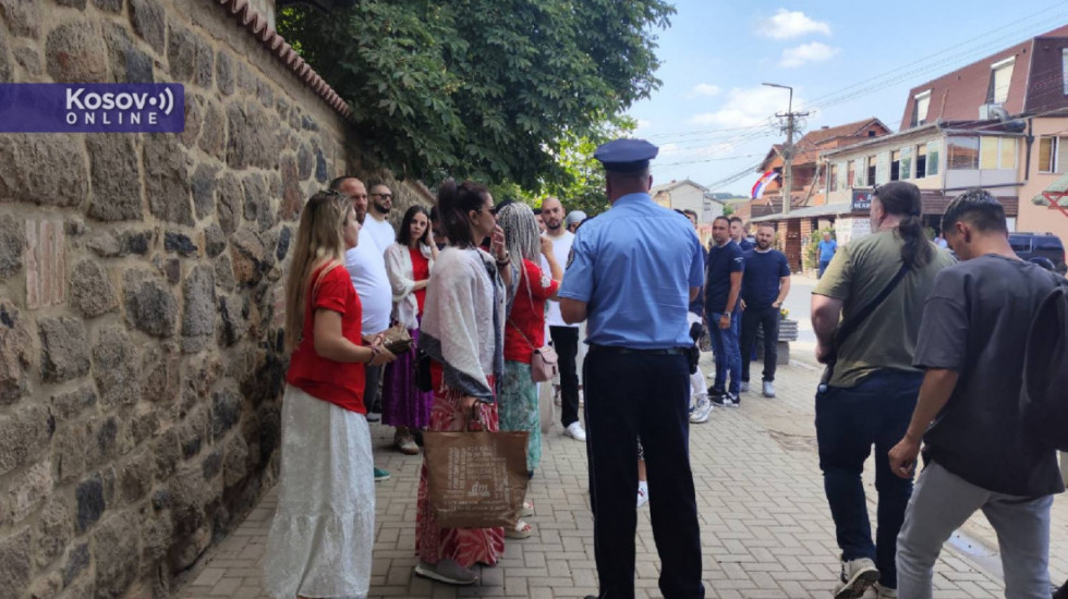 Organizator hodočasničkog putovanja priveden ispred manastira Gračanica
