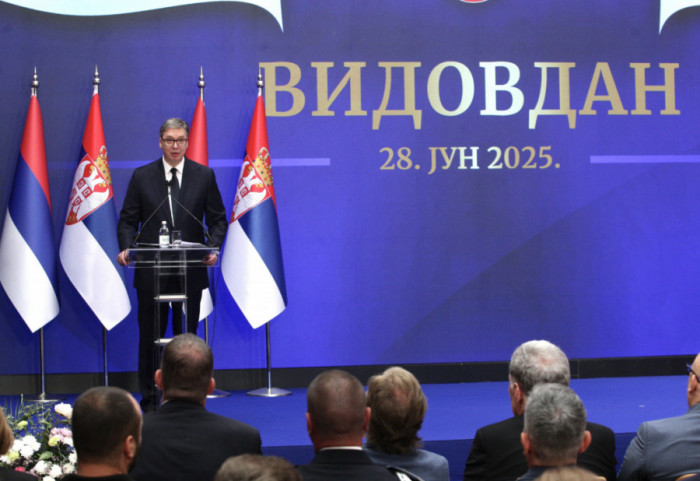 (FOTO) Vučić uručio odlikovanja za Vidovdan: Među zaslužnima Patrik Drid, Vladan Petrov i grupa Garavi sokak