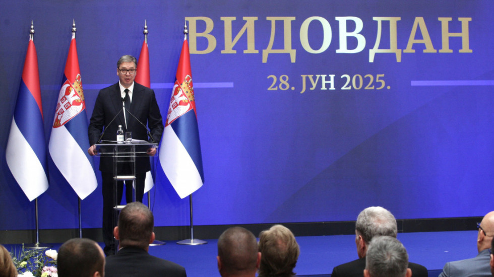 (FOTO) Vučić uručio odlikovanja za Vidovdan: Među zaslužnima Patrik Drid, Vladan Petrov i grupa Garavi sokak