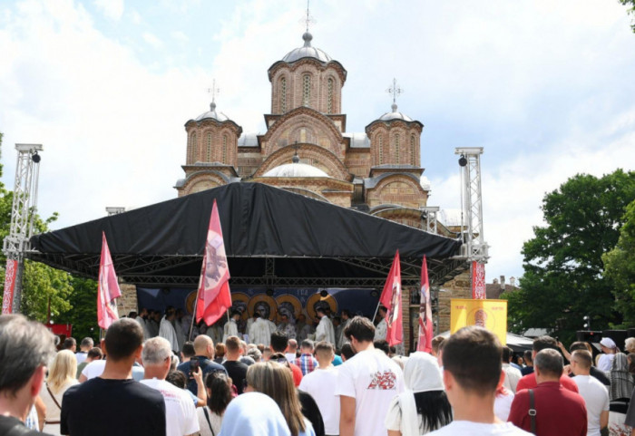 (FOTO) Centralno obeležavanje Vidovdana na KiM počelo liturgijom u manastiru Gračanica