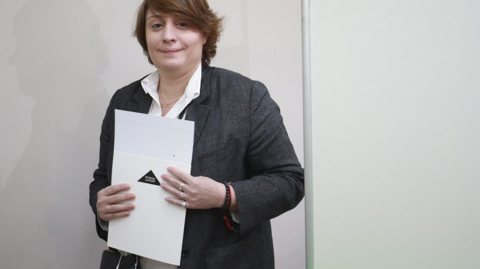 Liderka gruzijske opozicione stranke Elena Hoštarija počela štrajk glađu ispred zgrade parlamenta