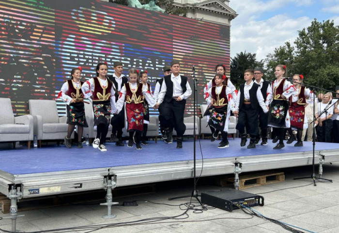 Književno veče ispred Doma Narodne skupštine