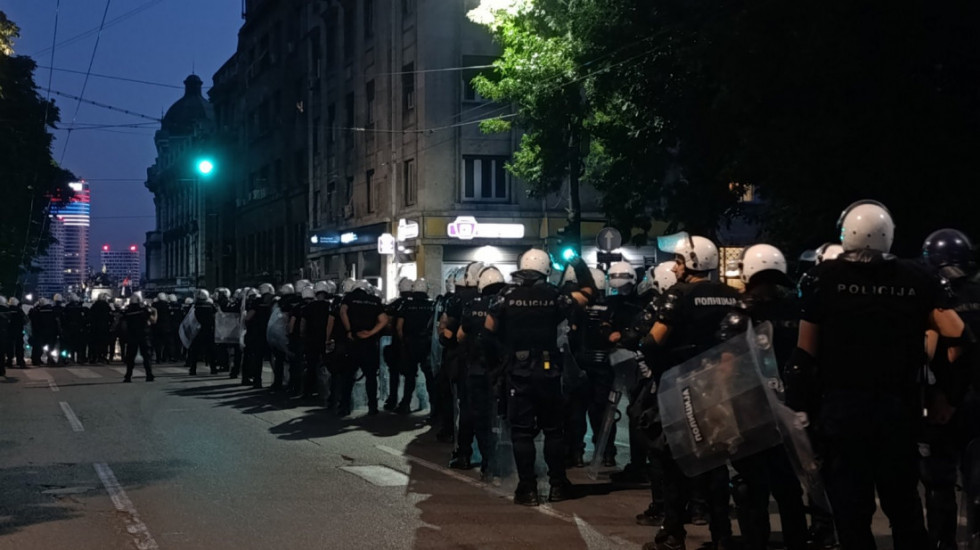 (VIDEO) MUP Srbije: Policija tokom noći uklonila blokade, privedeno više građana