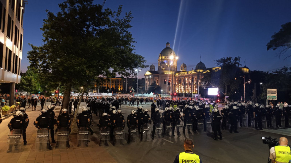 Podnet optužni predlog protiv muškarca (38) koji je bacio "topovski udar" na policiju tokom skupa 28. juna