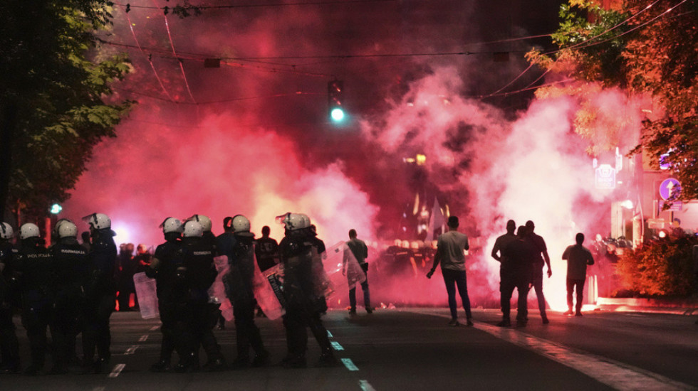 Prvo OJT: Određeno zadržavanje do 48 sati trojici zbog napada na policiju posle protesta na Slaviji
