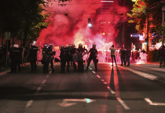 Studentu koji je povređen prilikom hapšenja na protestu 28. juna određen kućni pritvor