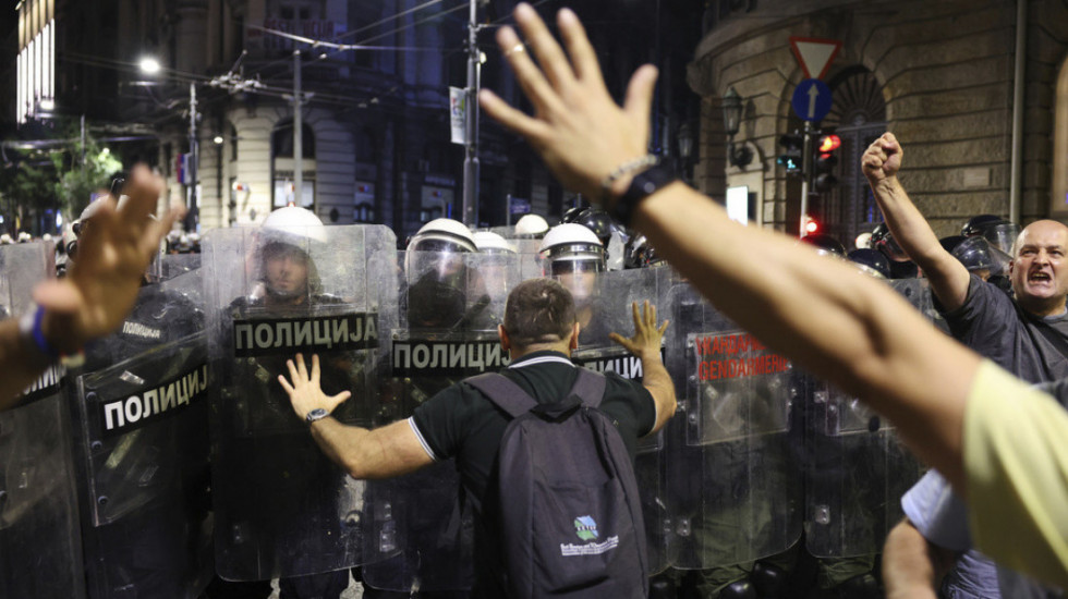 Tužilaštvo: Zadržavanje do 48 sati za 33 osobe zbog nasilničkog ponašanja i napada na policiju